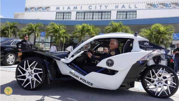 Kepolisian Miami Dapat Sumbangan Mobil Roda 3