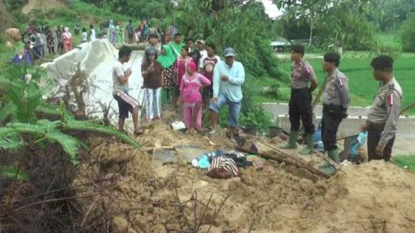 Bersaudara Tewas Tertimbun Longsor Di Padang Pariaman