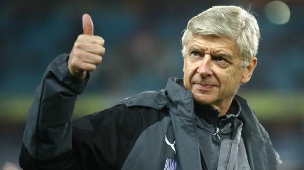 Wojciech Szczesny (kiri) ketahuan merokok oleh Arsene Wenger, pelatih Arsenal saat itu. (Foto: sportingexcitement.com)