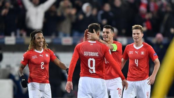 Timnas Swiss merayakan kemenangan 6-1 dari Gibraltar di Victoria Stadium, Selasa (19/11/2019) dini hari WIB. (Foto: AFP)