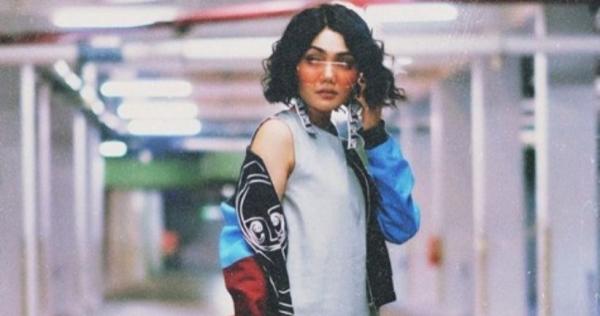 Artis yang Dulu Berhijab Kini Terbuka. (Foto: Instagram)