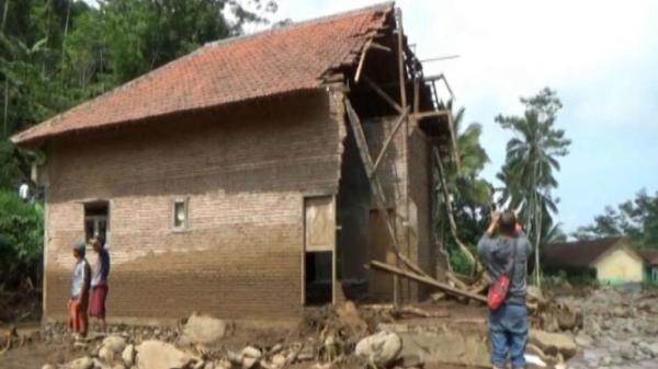 Banjir di Lereng Gunung Argopuro, 2 Orang Hilang dan 12 Rumah Rusak