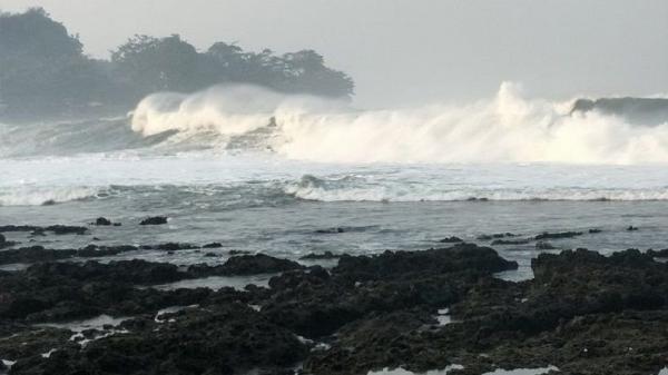 Waspada, Gelombang Sangat Tinggi hingga 6 Meter Terjadi di Selatan Jawa Barat-NTB