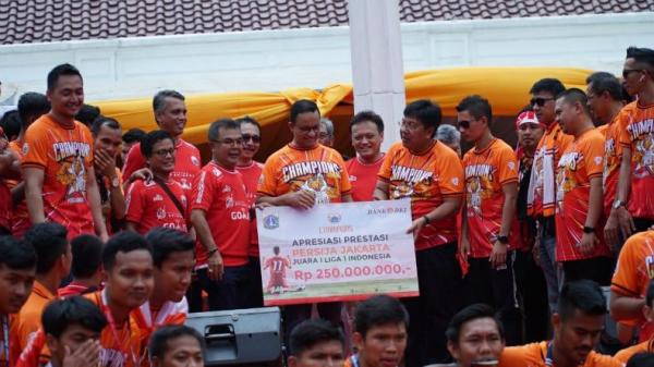 Persija Jakarta dapat bantuan dana binaan dari Bank DKI Rp250 juta.