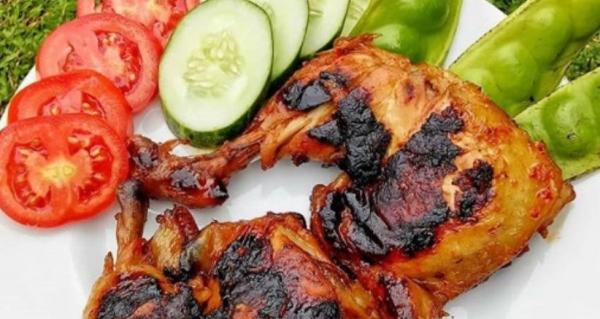 Sedapnya Ayam Panggang Bumbu Rujak, Rasanya Manis Pedas