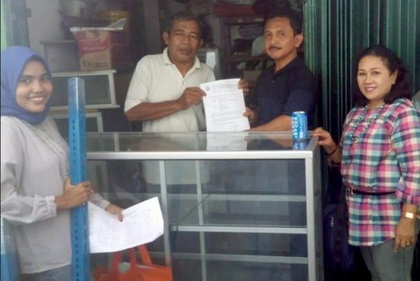 Pemkot Jakarta Selatan Berikan 95 Etalase kepada Pedagang Kurang Mampu