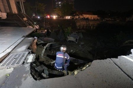 Jalan Raya Gubeng Surabaya ambles