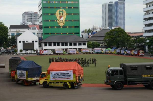 TNI AD mengirimkan bantuk untuk korban tsunami Selat Sunda di Banten dan Lampung Rp4 miliar. Bantuan tersebut diangkut 28 truk.