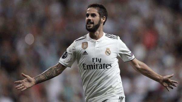 Real Madrid terus berupaya mendatangkan gelandang Tottenham Hotspur Christian Eriksen (kiri). Guna mencari dana tambahan, Los Blancos akan menjual Isco Alarcon (kanan) ke Chelsea. (Foto: The Sun)