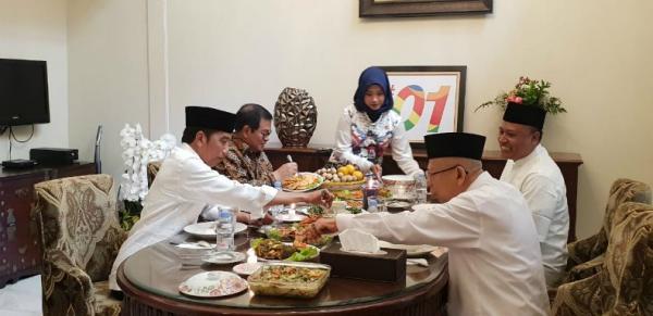 Jokowi makan siang di kediaman Ma'ruf Amin di Jalan Situbondo, Menteng, Jakarta Pusat, Jumat (28/12/2018)