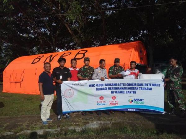 MNC Peduli bekerja sama dengan Lotte Mart dan Lotte Grosir menyalurkan bantuan untuk korban tsunami Selat Sunda di Banten.