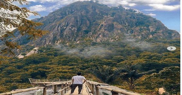 Menikmati Eksotisme Sunrise di Puncak Gunung Bongkok Purwakarta