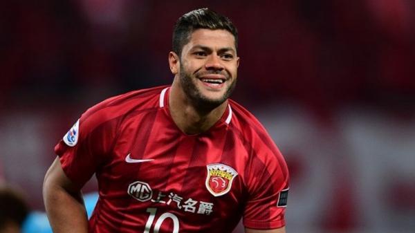 Hulk Striker Shanghai SIPG Hulk (tengah) menikahi keponakan mantan istrinya. (Foto: Marca)