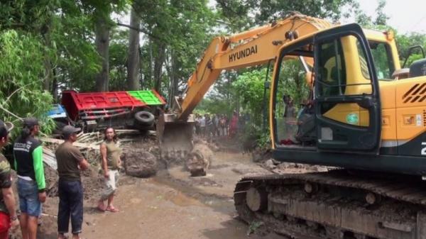 Hutan Gundul akibat Kebakaran Diduga Picu Banjir Bandang ...