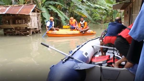 Terjebak Banjir di Rumah, Kakek 78 Tahun Dievakuasi Basarnas