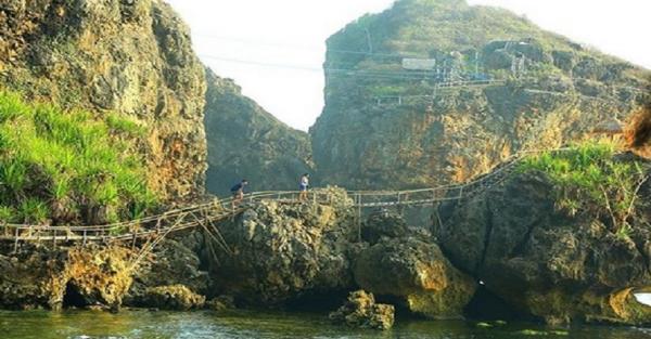 Pantai Nglambor di Gunungkidul. (foto : Ist)
