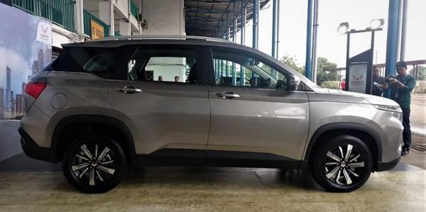 Wuling Almaz