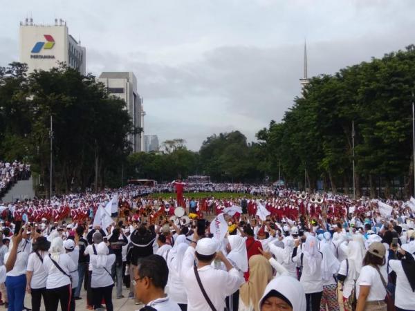Capres nomor urut 02 Prabowo Subianto saat membuka kegiatan jalan sehat ribuan relawan Roemah Djoeang Prabowo-Sandi di Irti Monas, Jalan Medan Merdeka Selatan, Jakarta Pusat, Sabtu (2/2/2019). (Foto: BPN Prabowo-Sandi)