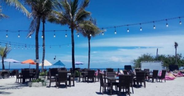 Wisatawan di Gili Trawangan, Selasa (17/3/2020) (Foto: iNews/Muzakir)