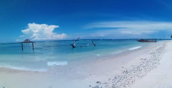 Wisatawan di Gili Trawangan, Selasa (17/3/2020) (Foto: iNews/Muzakir)