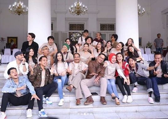 Ternyata, Gubernur Jawa Barat Ridwan Kamil Hobi Movie Marathon