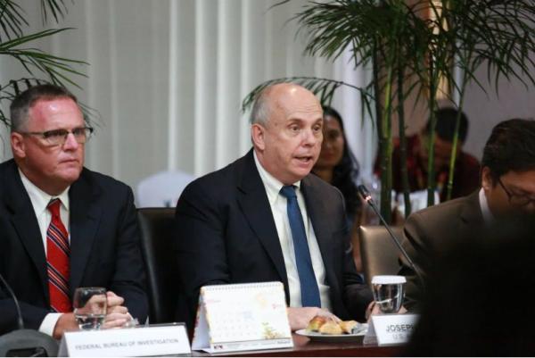 Dubes AS untuk Indonesia Joseph R. Donovan Jr di sela-sela pemberian penghargaan kepada KPK karena telah menuntaskan kasus korupsi e-KTP, Jakarta, Selasa (26/2/2019). (Foto: Biro KPK)