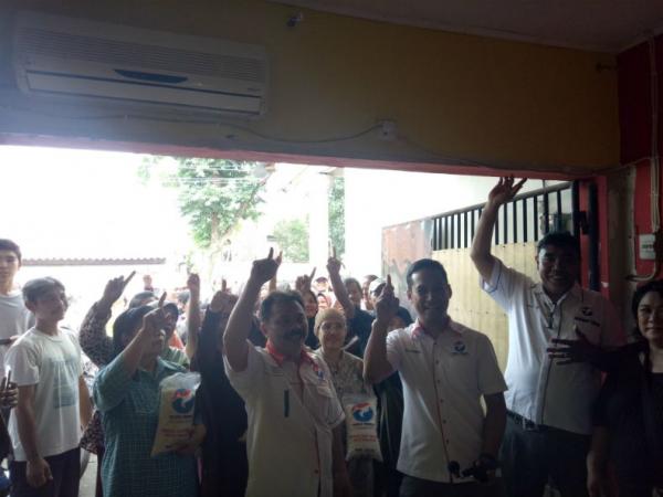 Bazar beras murah Partai Perindo kembali digelar di Jalan Taman Setiabudi Timur, Kecamatan Setiabudi, Jakarta Selatan, Sabtu (2/3/2019). (Foto: iNews.id/Wildan Catra Mulia)