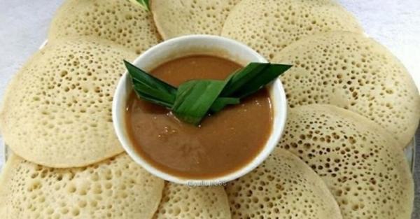 Serabi kocor makanan tradisional berbahan tepung beras dan santan ramai diburu konsumen. (Foto: iNews.id/Trisna Purwoko)