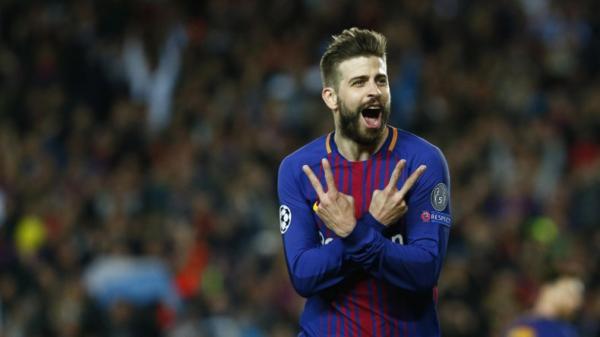 Bek Barcelona Gerard Pique mengerang kesakitan setelah berbenturan dengan pemain Atletico Madrid Vitolo pada pada jornada ke-15 La Liga di Estadio Wanda Metropolitano, Senin (2/12/2019) dini hari WIB.  (Foto Headtopics)