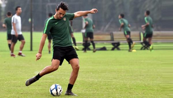 Ezra Walian 3 Ezra Walian resmi jadi pemain Persib Bandung. (Foto: Instagram @Persib)