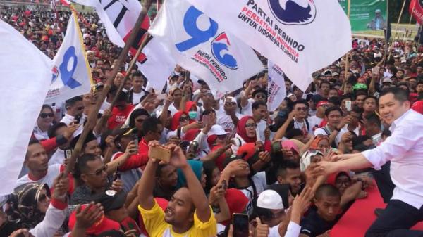 Ketua Umum Partai Perindo Hary Tanoesoedibjo saat mendampingi capres nomor urut 01 Jokowi berkampanye terbuka perdana di Serang, Banten, Minggu (24/3/2019). (Foto: MNC Media)