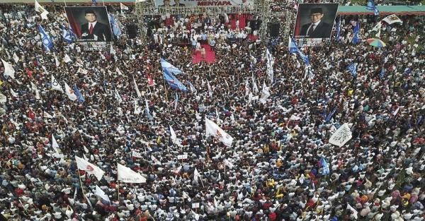 Calon presiden (capres) nomor urut 02 Prabowo Subianto saat berkampanye di Lapangan Karang Pule, Mataram, Nusa Tenggara Barat (NTB), Selasa (26/3/2019). (Foto: Istimewa)
