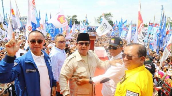 Calon presiden (capres) nomor urut 02 Prabowo Subianto memperkenalkan para calon menterinya saat berkampanye di Bandung, Jawa Barat, Kamis (28/3/2019). (Foto: Istimewa)