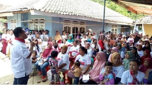 Caleg Perindo M Sopiyan menggelar bazar murah di Bogor. (Foto: Okezone/Putra RA)