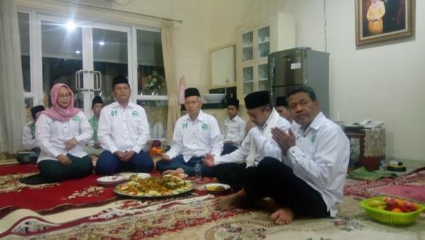 Relawan Jokowi-Ma'ruf Amin yang tergabung dalam Silaturahim Haji Indonesia (Sahi) menggelar tasyakuran atas unggulnya pasangan calon (paslon) nomor urut 01 pada Pilpres 2019. (Foto: iNews.id/Irfan Ma'ruf)