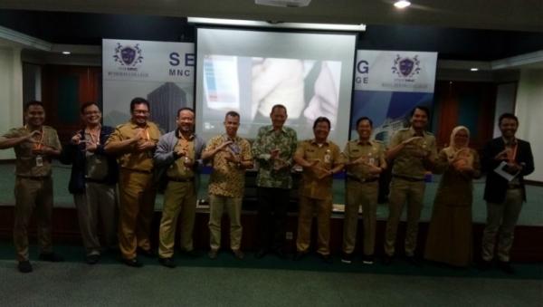 MNC Business dan Education College (MNC College) bekerjasama dengan Unit Pelaksana Pelayanan Terpadu Satu Pintu (PTSP) Kecamatan Kebon Jeruk menyelenggarakan seminar kewirausahaan dan Sosialisasi Perizinan Satu Atap di Kampus MNC College, Kedoya, Jakarta Barat, Senin (29/4/2019). (Foto: iNews.id/Irfan Ma'ruf)