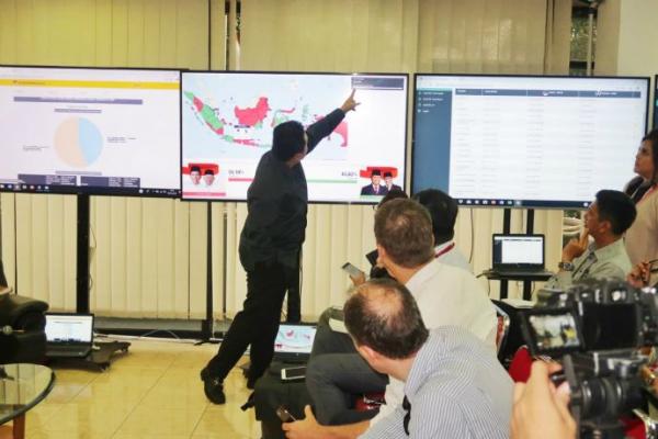 Ketua Tim Kampanye Nasional (TKN) Joko Widodo - Ma'ruf Amin, Erick Thohir saat press briefing dengan media asing di War Room TKN, Gedung High End, Jakarta Pusat, Selasa (30/4/2019). (Foto: Istimewa)