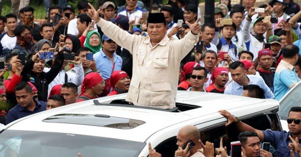 Ini Pantun Ala Prabowo Saat Temui Ribuan Buruh Di Senayan