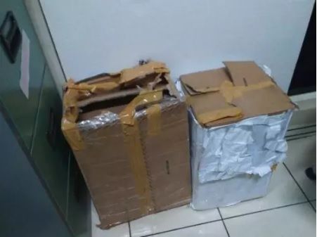 Penemun dua kardus berisi ribuan form C1 yang menguntungkan Paslon 02 Prabowo-Sandi. (Foto: Istimewa)