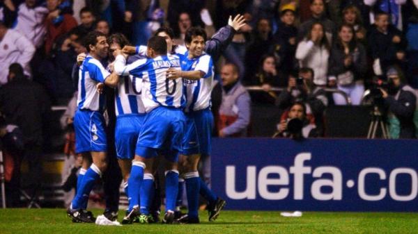 Pemain Deportivo La Coruna usai Mencetak Gol ke Gawang AC Milan (foto: Marca)