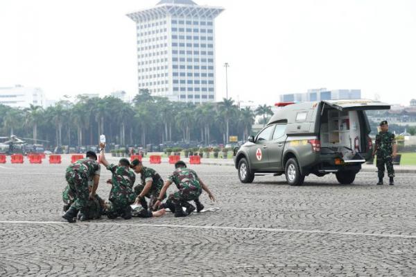 Satgultor TNI simulasi pengamanan pengumuman pemenang Pemilu 2019 i Silang Monas, Jakarta Pusat, Jumat (17/5/2019). (Foto: Puspen TNI)