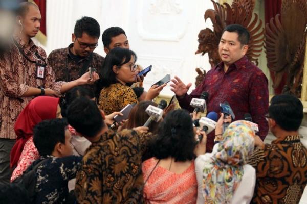 Ketua Umum Partai Perindo Hary Tanoesoedibjo (HT) usai bertemu Presiden RI Joko Widodo (Jokowi) di Istana Merdeka, Jakarta, Selasa, (21/5/2019). (Foto: MNC Media)