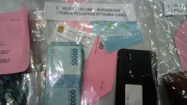Polisi merilis barang bukti kerusuhan aksi 22 Mei, Selasa (22/5/2019). (Foto: iNews.id/Irfan Ma'ruf)
