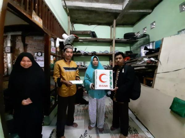 Bulan Sabit Merah Indonesia (BSMI) memberi bantuan dan santunan kepada keluarga korban kerusuhan Aksi 22 Mei di Jakarta. (Foto: Istimewa)