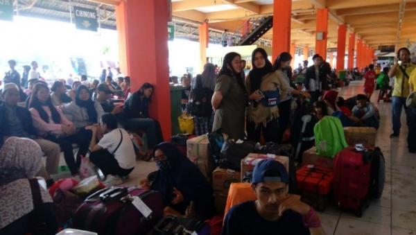 Pemudik asal Pulau Sumatra padati Terminal Kampung Rambutan, Jumat (31/5/2019). (Foto: iNews.id/Irfan Ma'ruf)