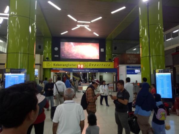 Pemudik yang berangkat dari Stasiun Gambir di H+2 Lebaran, Kamis (6/6/2019). (Foto: iNews.id/Wildan Catra Mulia)