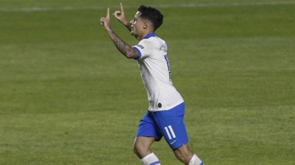 Coutinho 1 Gelandang Bayern Muenchen Philippe Coutinho (kiri) merayakan golnya ke gawang Tottenham Hotspur pada matchday pamungkas Grup B Liga Champions di Allianz Arena, Kamis (12/12/2019) dini hari WIB. (Foto: AFP)