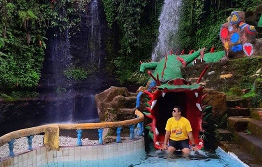 Sejuknya Berenang di Waterboom Curug Luhur, Sembunyi di ...