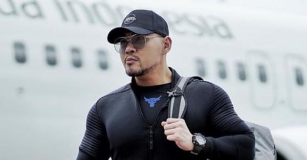 Ini Alasan Deddy Corbuzier Tak Kenakan Baju Koko saat Salat Jumat