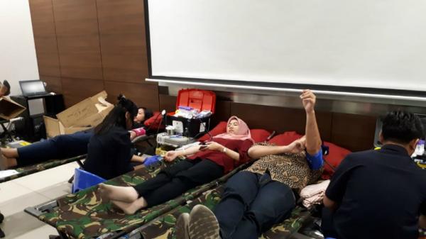 MNC Peduli bekerja sama dengan PMI Kota Depok kembali menggelar donor darah di iNews Tower, Jakarta, Kamis (11/7/2019). (Foto: iNews.id/Wildan Catra Mulia)